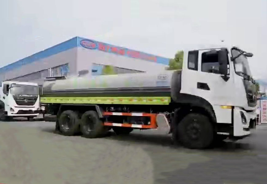 程力集團東風(fēng)天龍高端灑水車首批發(fā)車